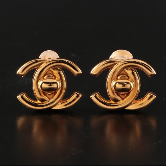 CHANEL Gold Plated CC Logo Turnlock Vintage Clip-On Earrings with Box - Picture 3 of 7